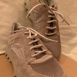 Casual walkers by Stonefly.